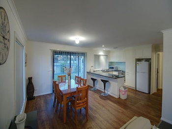 DBJ Holiday Units - Accommodation NT 1