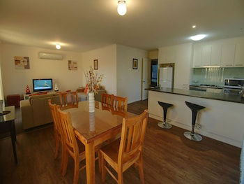 DBJ Holiday Units - Accommodation NT 6