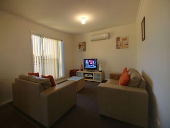 DBJ Holiday Units - Accommodation NT 5