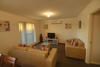 DBJ Holiday Units - Accommodation NT 4