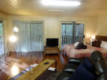 Treetops Accommodation Montville - NT Tourism 2