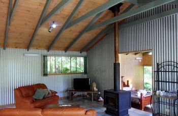 Treetops Accommodation Montville - NT Tourism 3