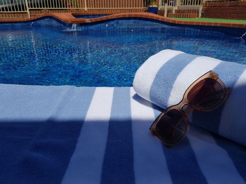 Golden Reef Motor Inn - NT Tourism 1