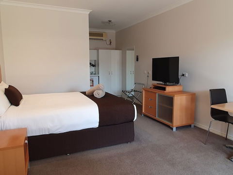 Golden Reef Motor Inn - NT Tourism 5