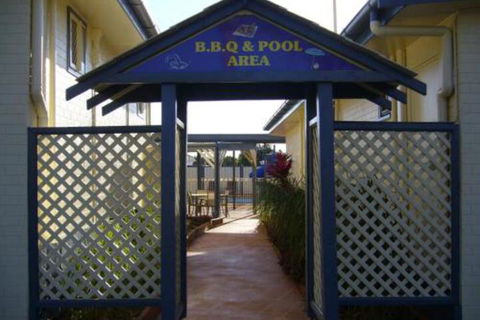 Kings Motor Inn & Steakhouse - Accommodation NT 4