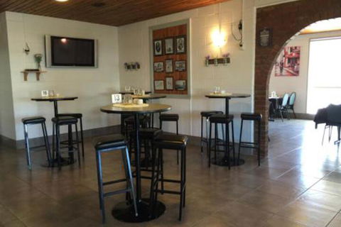 Kings Motor Inn & Steakhouse - Accommodation NT 2
