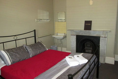 Maclean Hotel - Accommodation NT 4