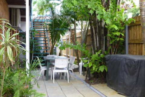 Airlie Court Units - Accommodation NT 5