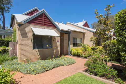 Bayshore Beachside Resort - NT Tourism 1