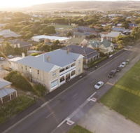 Port Elliot Beach House YHA Hostel - Accommodation NT