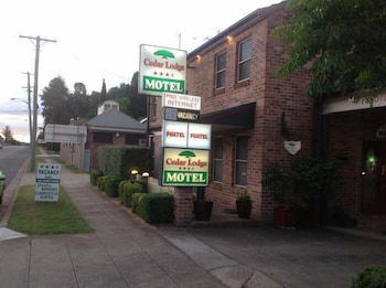 Cedar Lodge Motel - Accommodation NT 2