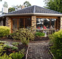 Magdala Motor Lodge  Lakeside Restaurant - Accommodation NT
