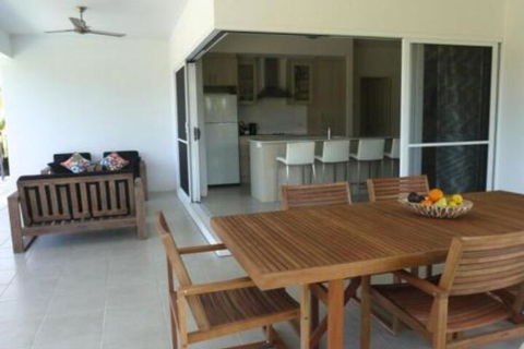 4 Cascade House Luxury Holiday Home - NT Tourism 5