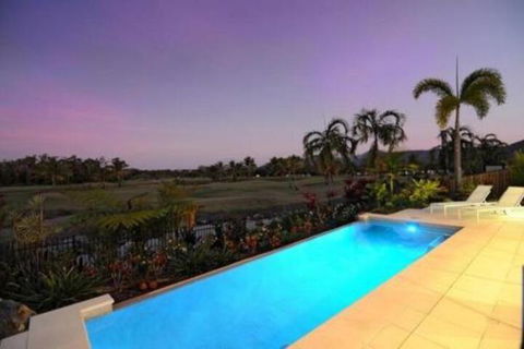 4 Cascade House Luxury Holiday Home - NT Tourism 0
