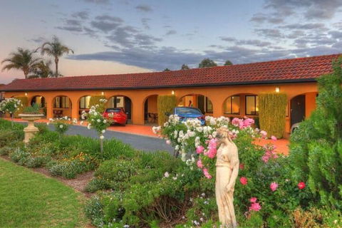 Twin Swans Motel - Accommodation NT 1