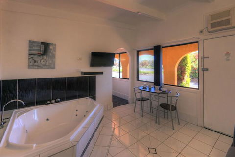 Twin Swans Motel - Accommodation NT 7