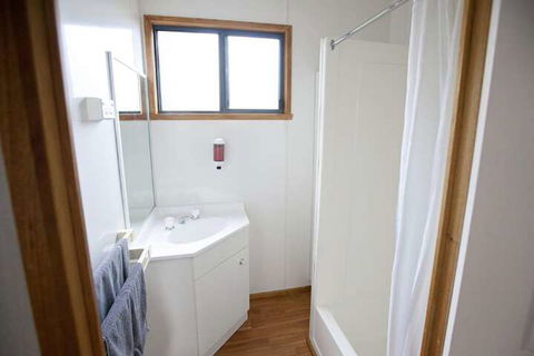 Seven Mile Beach Cabin And Caravan Park - NT Tourism 7