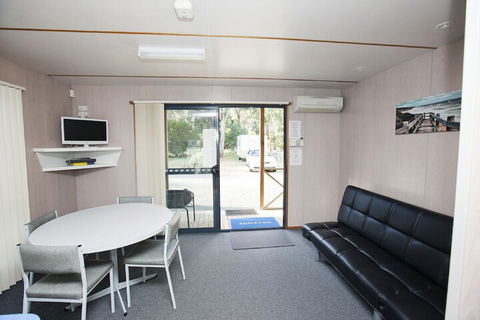 Seven Mile Beach Cabin And Caravan Park - NT Tourism 5