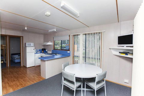 Seven Mile Beach Cabin And Caravan Park - NT Tourism 4