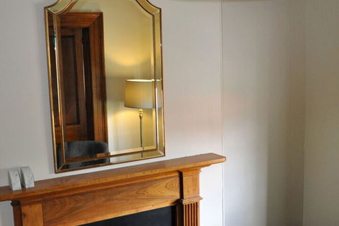 Cowgill House - Accommodation NT 1