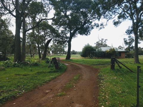 Dunsborough Rail Carriages & Farm Cottages - NT Tourism 5
