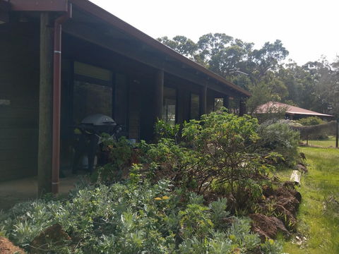 Dunsborough Rail Carriages & Farm Cottages - NT Tourism 4