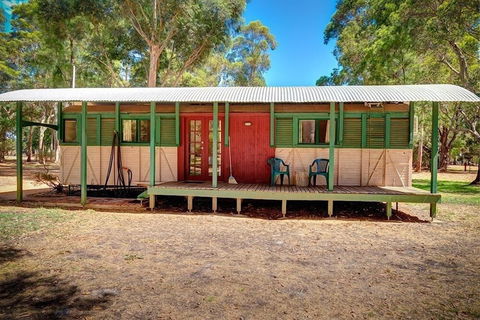 Dunsborough Rail Carriages & Farm Cottages - NT Tourism 6
