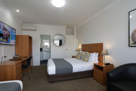 Cadman Motor Inn & Apartments - NT Tourism 6