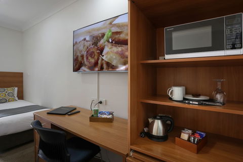 Cadman Motor Inn & Apartments - NT Tourism 3