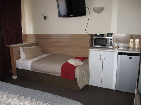 Kaniva Midway Motel - Accommodation NT 1