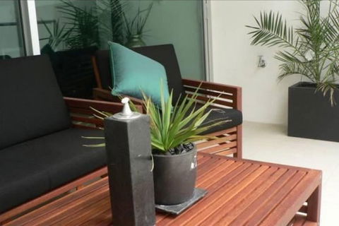 Breeze Beachfront Apartments - NT Tourism 4