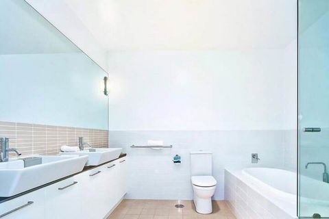 Breeze Beachfront Apartments - NT Tourism 3