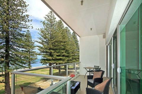 Breeze Beachfront Apartments - NT Tourism 5