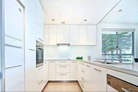 Breeze Beachfront Apartments - NT Tourism 6