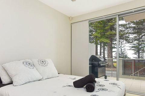 Breeze Beachfront Apartments - NT Tourism 7