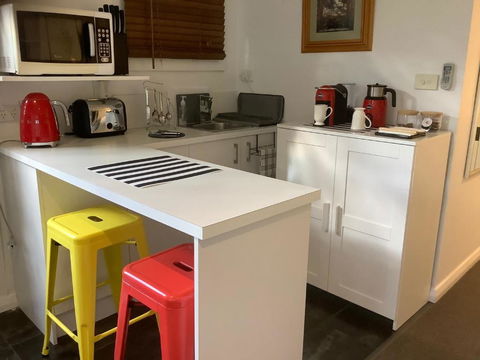 Petite Provence Cottage - Accommodation NT 6