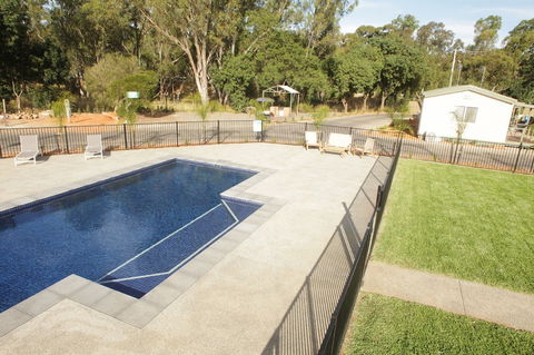 Riverside Cabin Park - Accommodation NT 1