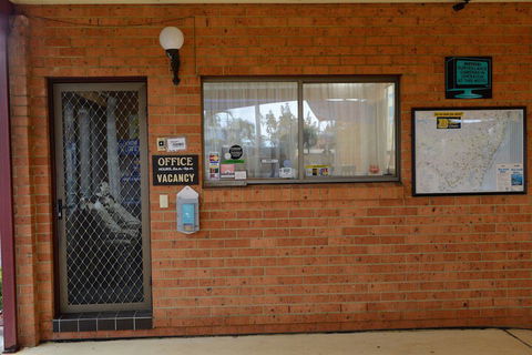 Sapphire Palms Motel - NT Tourism 1