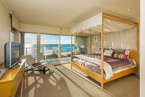 Adelaide Luxury Beach House - NT Tourism 7