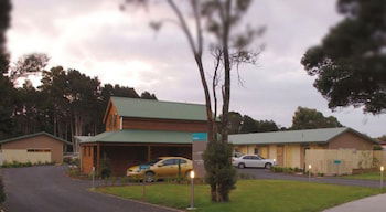 Motel Strahan - NT Tourism 1