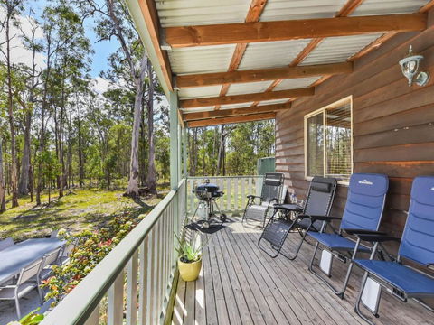 Kangaroo Cottage Cute Accom In Bushland Setting - NT Tourism 2