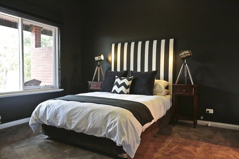 One Paddock Currency Creek Winery Villas - NT Tourism 6