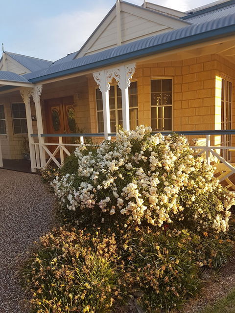 Grovely House Bed & Breakfast - NT Tourism 0