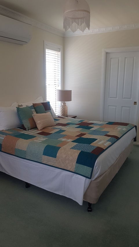 Grovely House Bed & Breakfast - NT Tourism 6