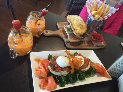 Aliza's Place Cafe - NT Tourism 0