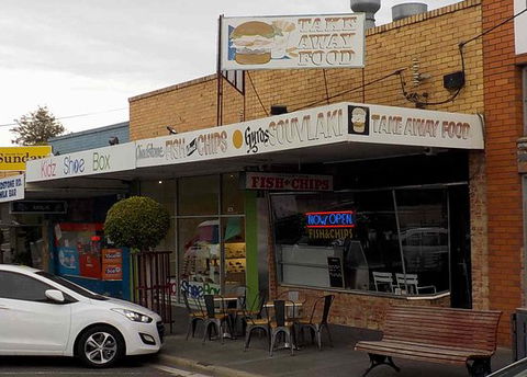 Chomps Seafood - NT Tourism 0