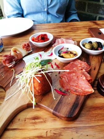 Cattinalla's Caffe + Wine Bar - NT Tourism 0