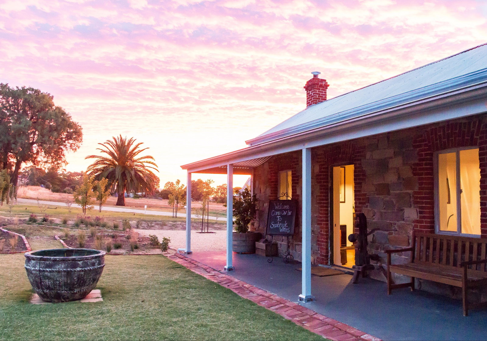  Accommodation NT