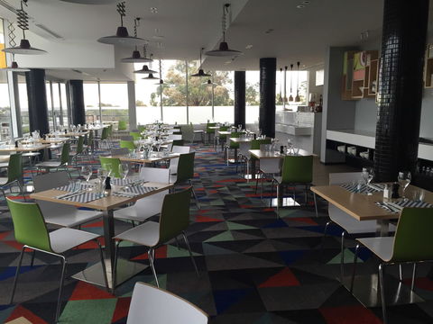 Roadhouse Bar & Grill - NT Tourism 0