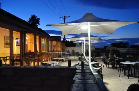 Penneshaw Hotel - NT Tourism 2
